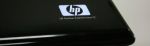 Detalhe do logotipo HP brilhando em azul quando ligado